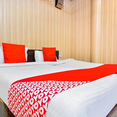 Oyo 46152 Hotel Neelam Karnāl Kültér fotó