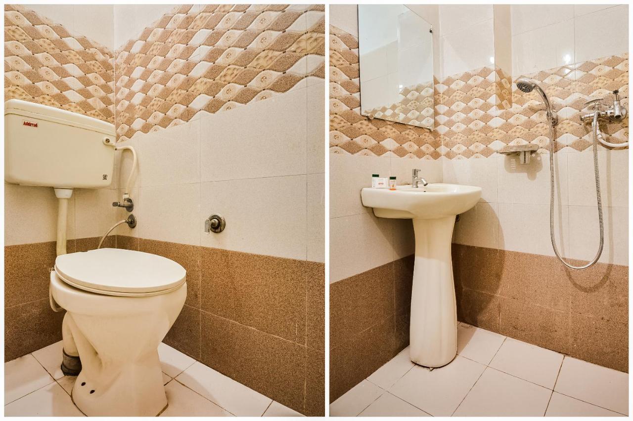 Oyo 46152 Hotel Neelam Karnāl Kültér fotó