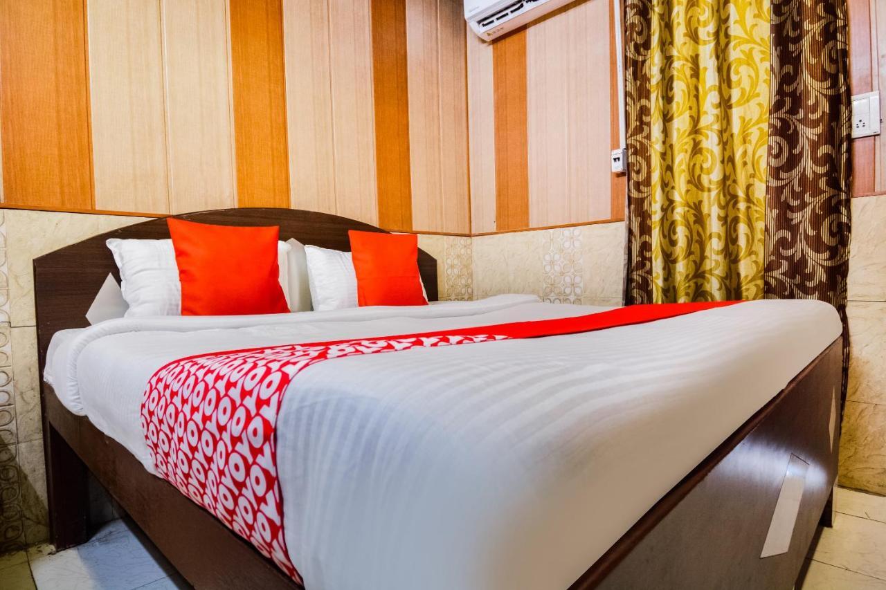 Oyo 46152 Hotel Neelam Karnāl Kültér fotó