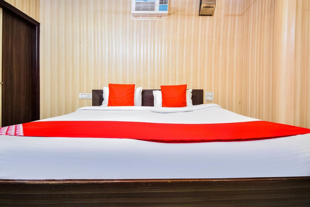 Oyo 46152 Hotel Neelam Karnāl Kültér fotó
