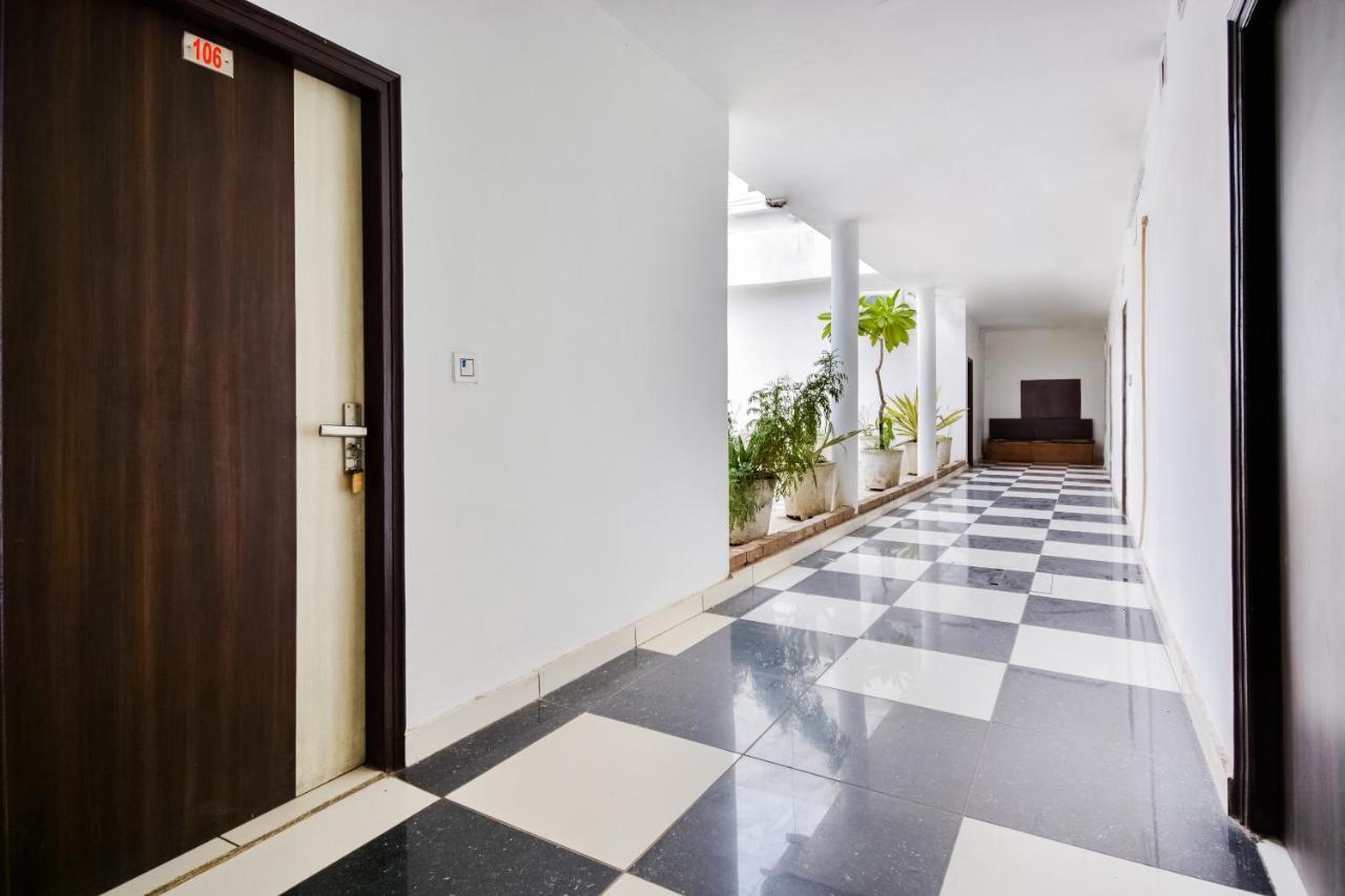 Oyo 46152 Hotel Neelam Karnāl Kültér fotó