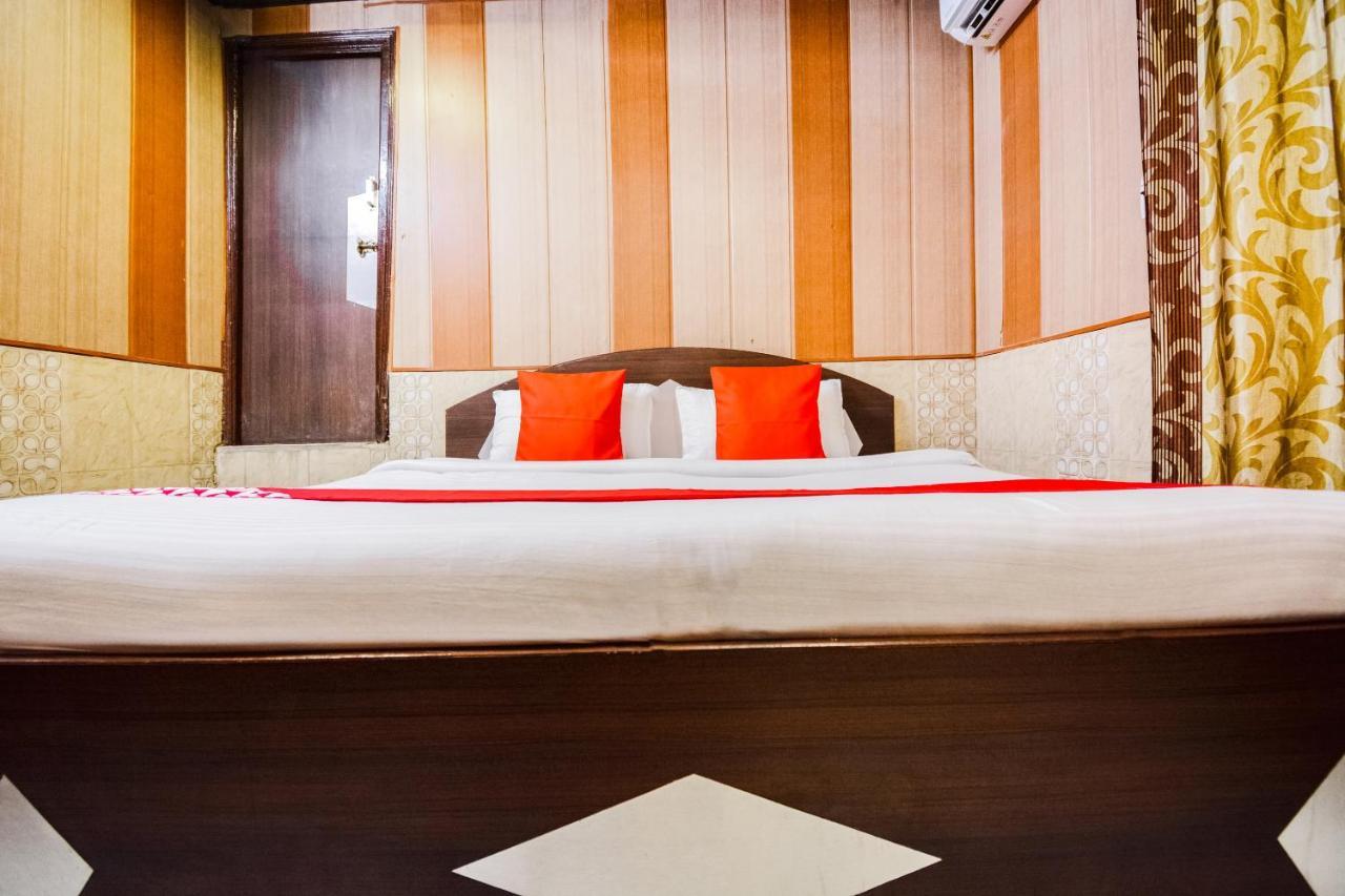 Oyo 46152 Hotel Neelam Karnāl Kültér fotó