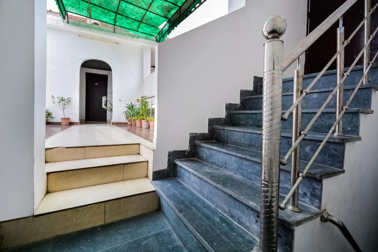 Oyo 46152 Hotel Neelam Karnāl Kültér fotó